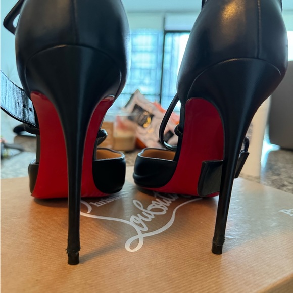 Christian Louboutin Shiny Nappa Suzanna 100 pumps - Picture 4 of 7